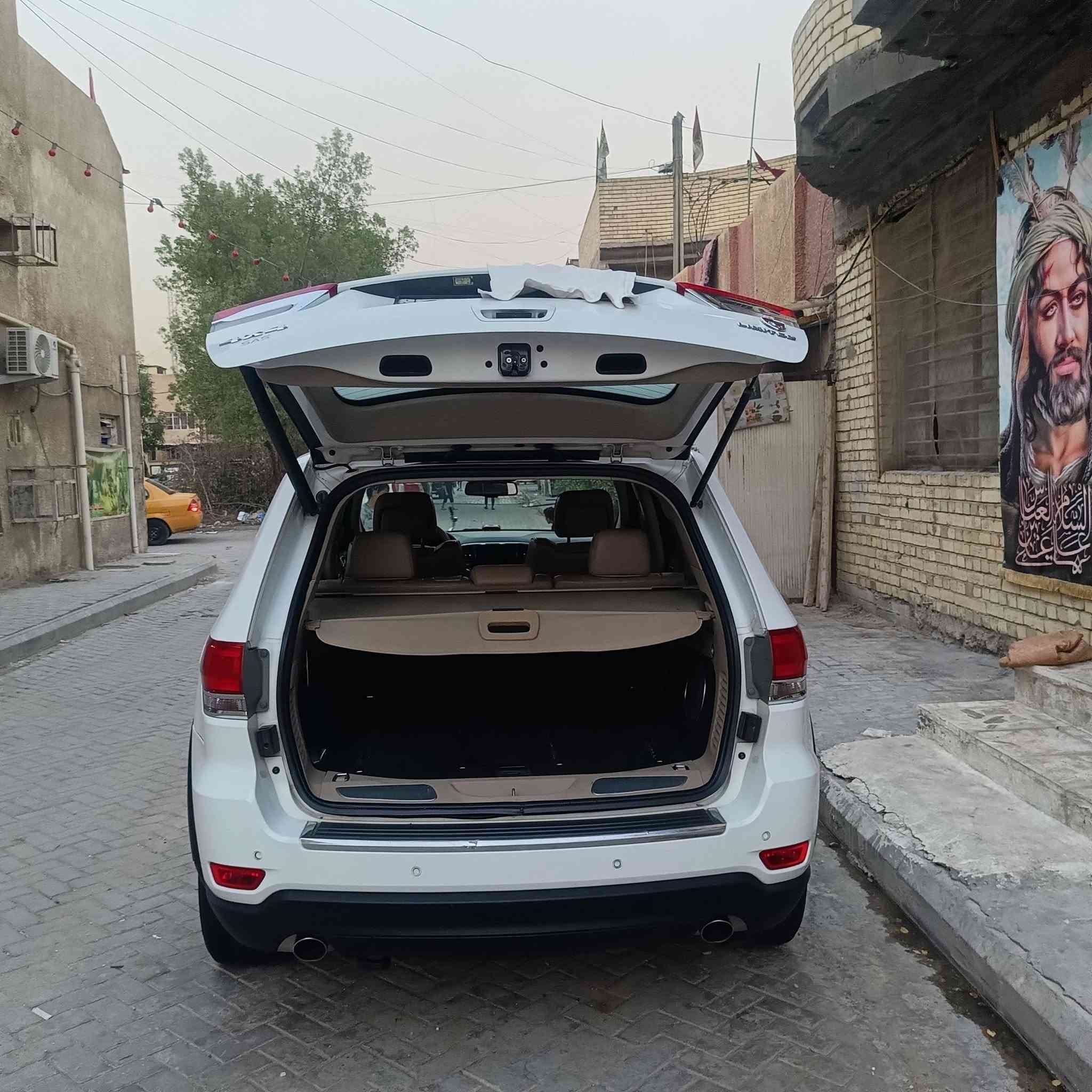 السلام عليكم جيب لاريدو مديل 14 فول سياره واحد على واحد بيه بارد البلباب الوره الصدر باب السايق شويه صبغ بي البنيد بيه كم رصعه مال حالوب سياره بسمي تحويل ثاني يوم السعر 185 وبيها مجال *********** بغداد
