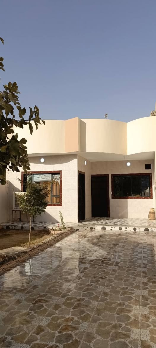 السلام عليكم
بيت🏠 للبيع في بعويزه المساحه 250متر واجهه 8وعمق 32
مساحة البناء 160متر  المكان خلف مدرسة بعويزه 
يم مولدة شاهين السعر 58 وبيها مجال واي استفسار 
اتصل ***********
***********
