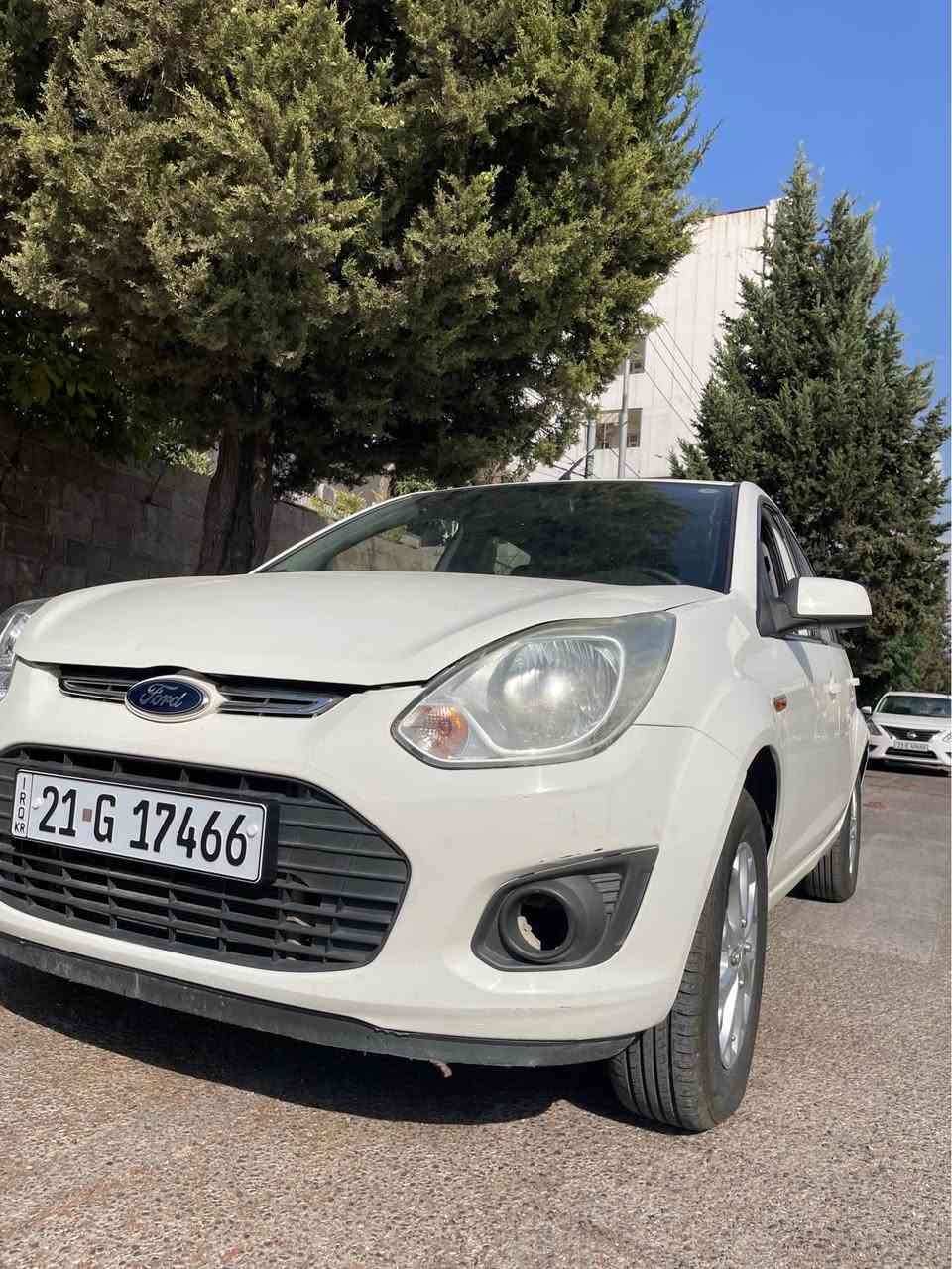 بەناوی خودای گەورە 
فیگۆ مۆدێل ٢٠١٣ 
گێڕ تۆماتیک 
لێدراوی نییە تەنها ٢ پەڵەی بچووکی هەیە 
٤ تایە و ویلی تازەی لەسەرە 
پاتری تازەی لەسەرە 
ڕۆنی مەکینە و هایدرۆلیکی گێڕی تازەیە 
کامل مەسرەف کراوە زۆر بێ عەیبە و یەک ٢٥٠ مەسرەفی تیا نییە ، ٣ سویچی لەگەڵە 
بۆ زانینی نرخ پەیوەندی بەم ژمارەیەوە بکە
*********** 
واتس،ئەپیشی لەسەرە ، موشتەری نیت تەلەفون مەکە لەگەڵ ڕێزم بۆ هەموو لایەک🖤 السليمانية, العراق

