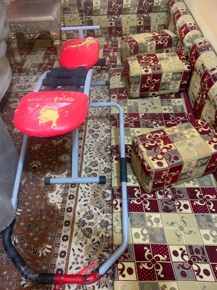 غراض بيت للبيع 
مطبخ  كاونتر وزاويه وسنك 250
تخم قنفات 7مقعد 100
جلسة ديوان 7 مقاعد 75
ميز شاشة 25
جهاز رياضة 50
للاستفسار ***********
