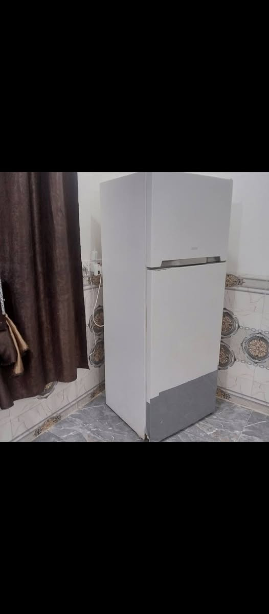 ثلاجه مستعمله للبيع حجم كبير الفوك يثلج والجوه ضعيف الإتصال على الرقم *********** أو تفضل على الخاص
