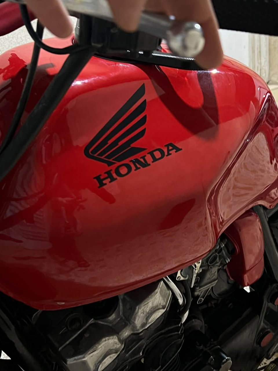 السلام عليكم
Honda super four cb400 (S)رقم ميسان انكليزي تحويل مباشر  
جيل اول 16 ولف اول ثاني ثالث بطناش دراجه تشك الكاع
مكينه كفاله عامه برغي نقص مابيها الدراجه لون احمر 
دراجه مصروف عليها قيامه ودراجه مكفوله وجديده لا تقارنها بالراكضات صايره عليه ب28 ولله العظيم
باتري جديد
دسكات جدد
تايرات جدد 
دبلات جدد
كلجات اصليه وكاله
بلكات جدد اصلي ابو البوشه عباس بانده
درع تانكي هوندا
قبضات ستيرن هوندا 
درع راديتر نيكل حفر هوندا سيبي 400
ماي زيتي
فان دگمه
دبل اشاره
كيج بانزين شغال
فچوچ بريمبو امامي اصلي اصلي تزويد يابان 
عينه جديده اصليه
اكزوز يوشي ميره طويل كاربون اصلي رياضي وكاتم الكاتم مالته تصير خرسه والرياضي مالته مرتب مو هوسه صوت طرب
كابريتر بيها حشوه جديده اصليه وكاله ومقسمه وجاهزه
صرف ماكو حماوه تنساها معدل شد سحب خير من الله
لايت زنون
بك لايت ليد
اشاير ليد وسكن بومه اشاره لكزز
دراجه بلاديه حساس ستان حساس كلج حساسات بريك حساس بوش كله شغال ما ملغي بيها اي شي
هورن سيدان اصلي
ستيرن رياضي قطعتين العريض 
درع خلفي ودروعه مكينه بلاديه ودرع دبل امامي اصلي 
دراجه ما ملغي بيها ايشي وكلها شغاله وبحاله الوكاله وكفاله عامه وجاهزه من كلشي تشغل وتطلع وين متريد وتحويل مباشر مباشر  بانزين كله محسن دهن كله اصلي تبديله ب50 تصير وفلتر كله امريكي 
سعرها 25 ورقه وبيها مجال شي بسيط كلش مكانها ميسان العماره مركز المدينه ***********
