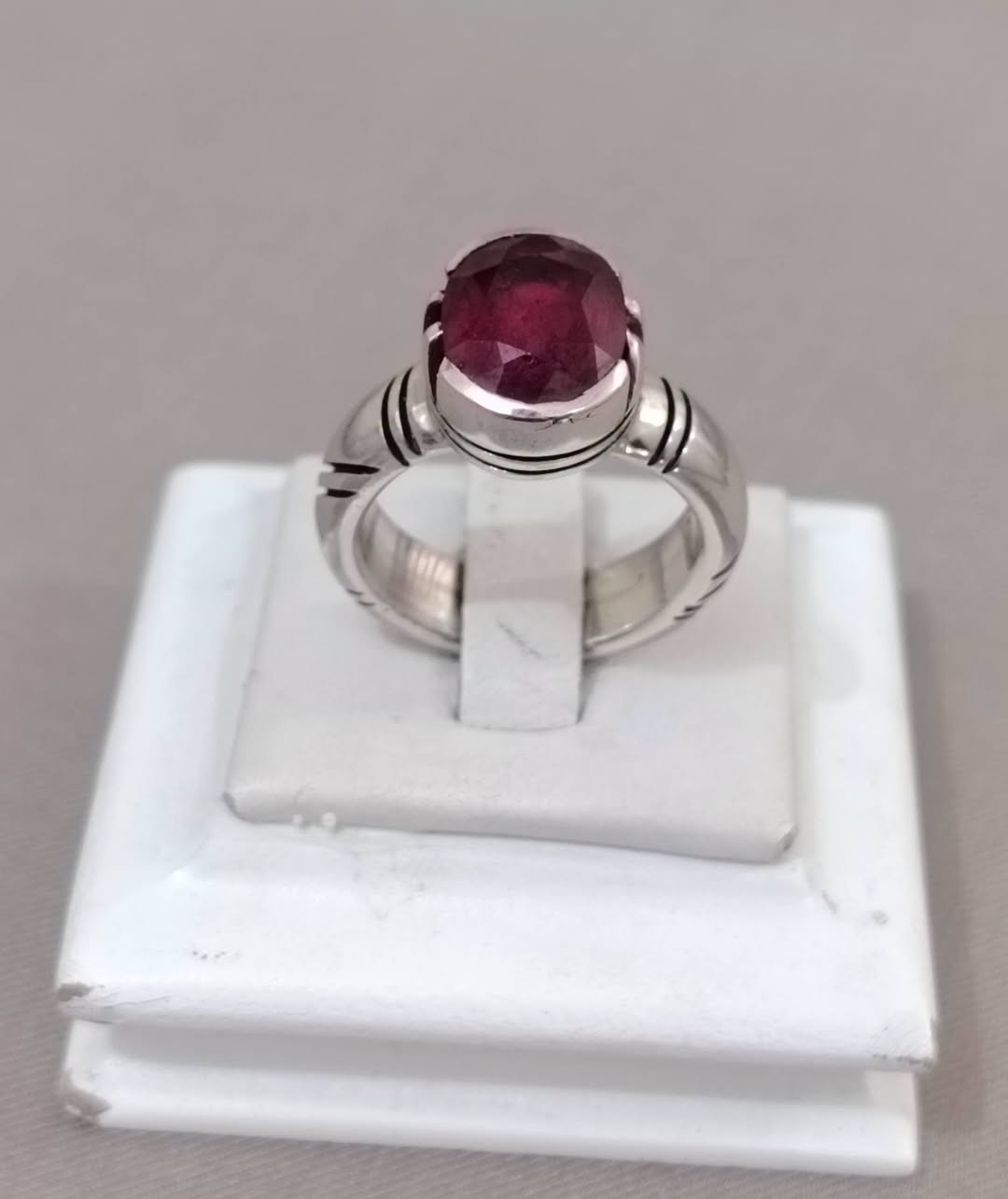 ❤️💍 خاتم فضة 925 بياقوت أفريقي طبيعي
قطعة يدوية مميزة لأصحاب الذوق الراقي ✨
🔴 الحجر: ياقوت أفريقي طبيعي
🥈 المعدن: فضة عيار 925
🛠️ الصياغة: يدوية
⚖️ الوزن: 12 غرام
📏 المقاس: 22
التواصل ع الخاص او ع الواتساب ***********
