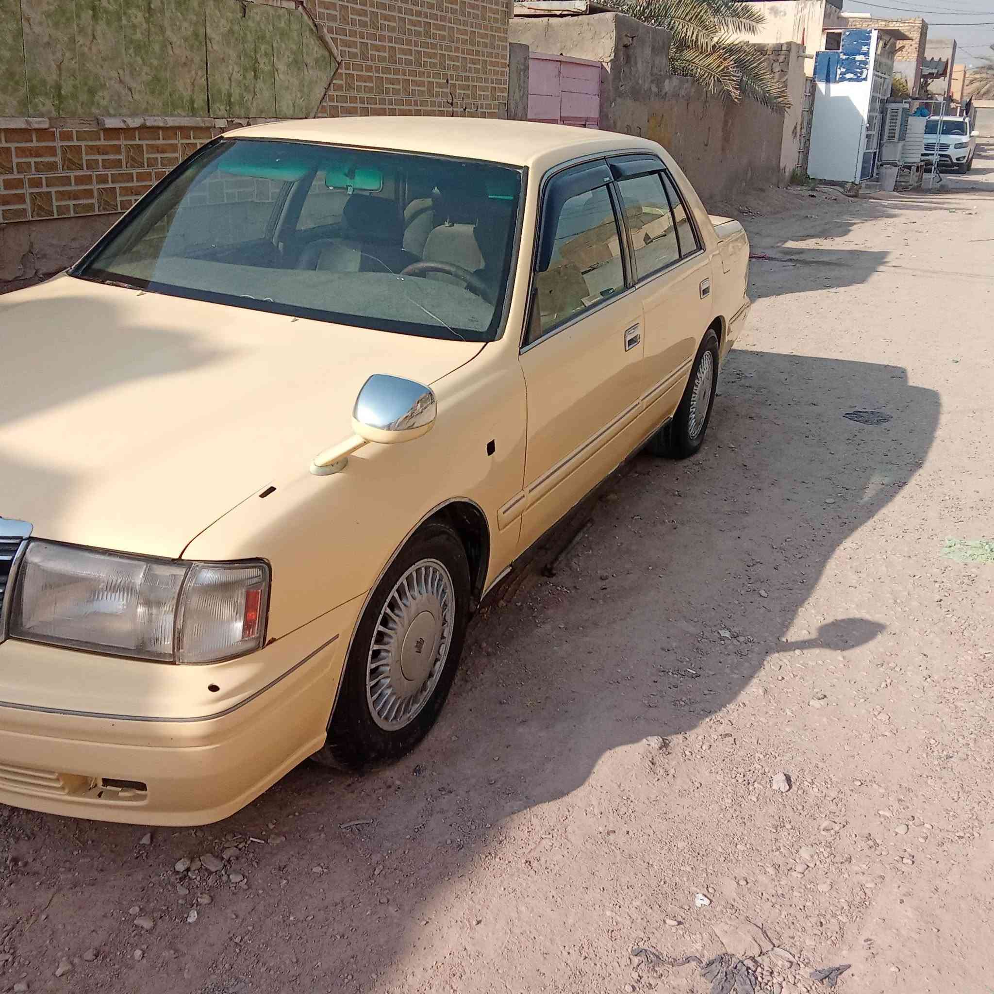 السلام عليكم 
للبيع والمراوس راس الثور تكم مواصفات سعودي المعروفه رقم صلاح الدين اصل منفيس وراعيها من اهل غماس يسويلك وكاله
 مكينه وكير ٣٠٠٠ المكينه بيها بدايه صوت خفيف وتبريد شغال ووكف لسبب كهربائي وماسويته حداديه نص عمر وتخم تاير نظيف 
سياره يرادلها ترتيب لان متروكه ومهموله 
ملاحظه / السياره بيها تكمه اماميه معدله بس ابيع قماره عن المفاشل 
السعر ٤٣ وعليها غرامات ينزلن من سعرها 
رقمي اتصال وواتساب  *********** 
ماعدي خاص
