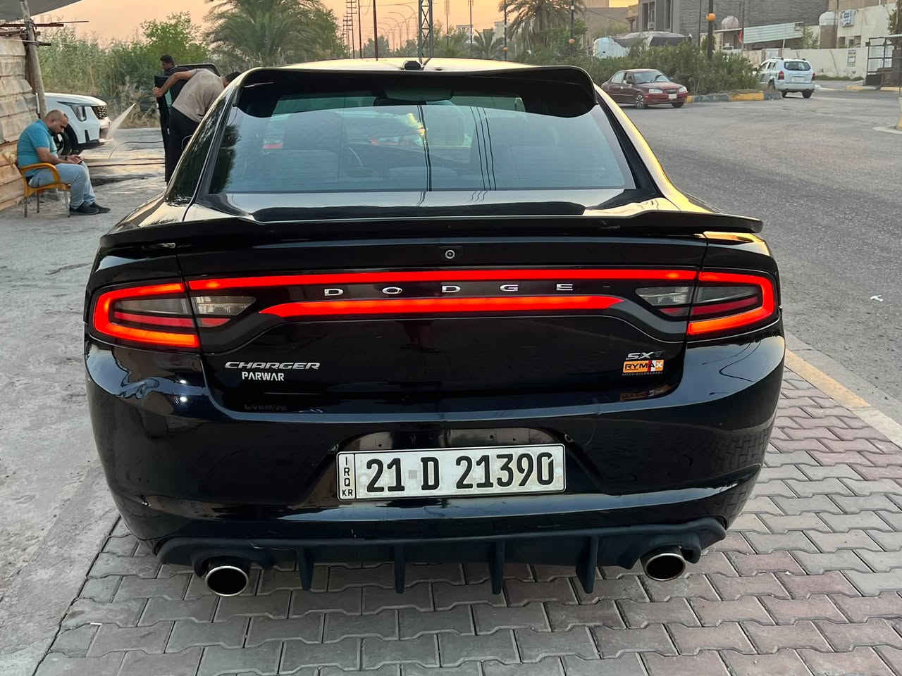 جارجر 2015 sxt كندي اسود
من امريكا كلين تايتل
بالعراق بيها جاملغ خلفي ايمن صبغ 
وبيها شوية من الجاملغ الخلفي الايسر بارد  
سيارة جديدة وكاملة ولا كلوب بيها مشتغل وسيارة ما مشتغلة على خط على ايدنا من جتي من امريكا 
بدون معجون 
بدون ايرباك 
بدون حادث الصبغ اثر شخط 
وبيها سونر
ومواصفات ال sxt معروفة
رقم سليمانية كاملة ما بيها اي نقص
***********
