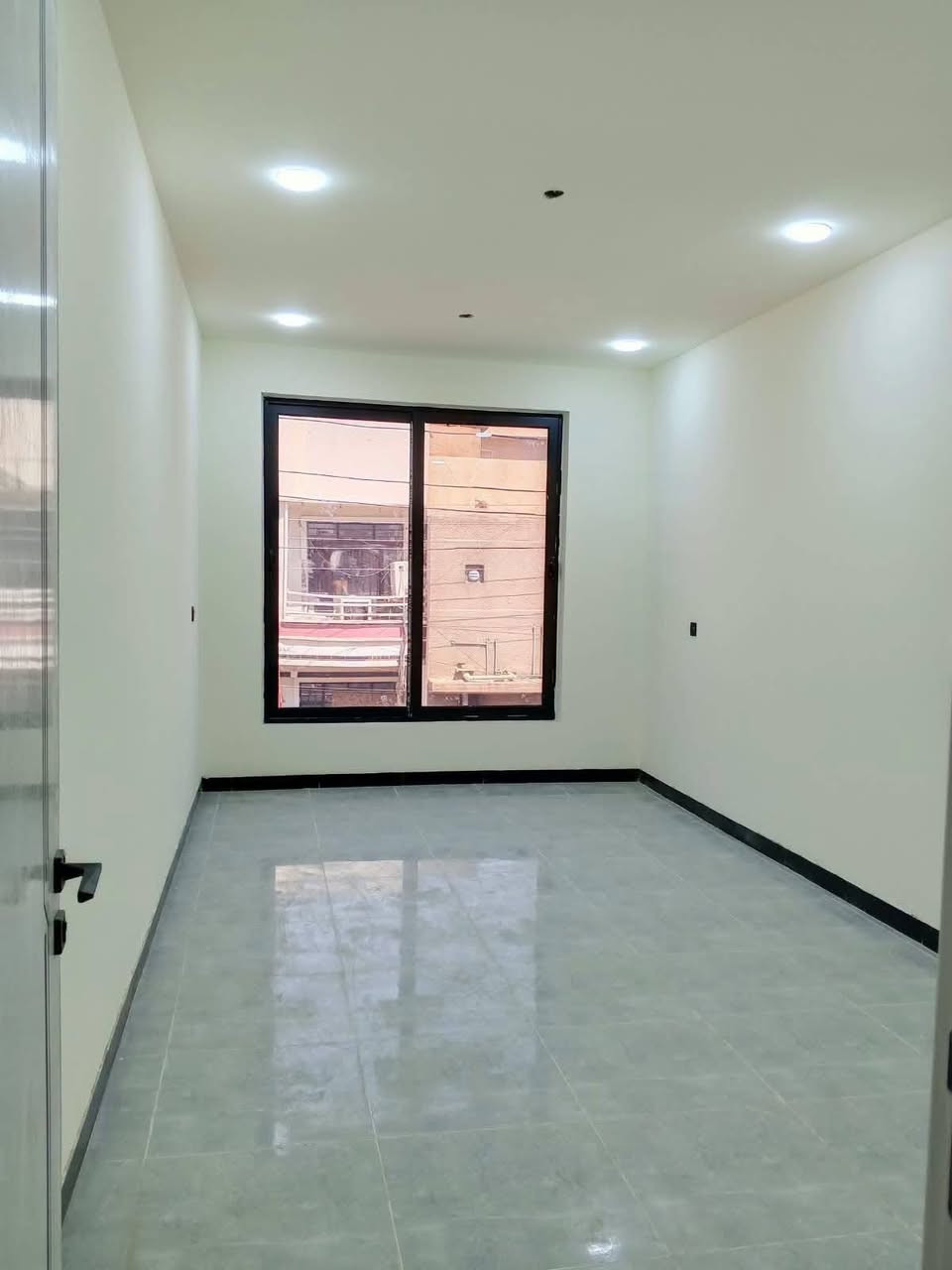 🏠 دار للبيع - حي الجهاد / منطقة الأساتذة
موقع مميز جداً - قريب على شارع الأربع شوارع

📍 العنوان: بغداد - حي الجهاد - منطقة الأساتذة

📐 المساحة والواجهة:
• المساحة: 125 متر • الواجهة: 6.25 م • النزال: 20 م • الواجهة: بورسلين اسباني فاخر 
🏗️ تفاصيل البناء - بناء حديث ومرتب:

الطابق الأول:
كراج سيارة + صالة واسعة + مطبخ بارد وحار + هول داخلي كبير + شلال داخلي + غرفة نوم + صحيات + منور خلفي

الطابق الثاني:
3 غرف نوم + 2 صحيات منفصلة

الطابق الثالث:
غرفة نوم كبيرة + مطبخ + صحيات + سطح أمامي

✨ بيت نظيف وجاهز للسكن، بناء درجة أولى.

للاستفسار والمعاينة:
📞 ***********
📞 ***********
