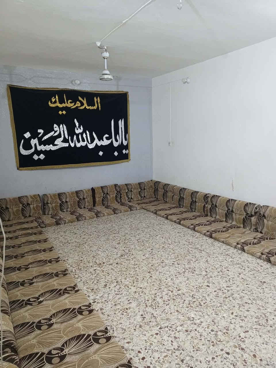 السلام عليكم
بيت للبيع ( طابو صرف ) العنوان بالسده حي النصر الثاني قرب المدرسه المساحه بالسند ٢٠٠ متر واقع حال ٢٥٠ متر/  تفاصيل البيت رباط ارضي بناء طابوك والسكف عكاده يتكون من / غرفتين + صاله عدد 2 + ستقبال + مطبخ + صحيات + طارمه + حديقه / السعر المطلوب ( 90 ) مليون وقابل لتفاوض الاستفسار اكثر / *********** // ***********
