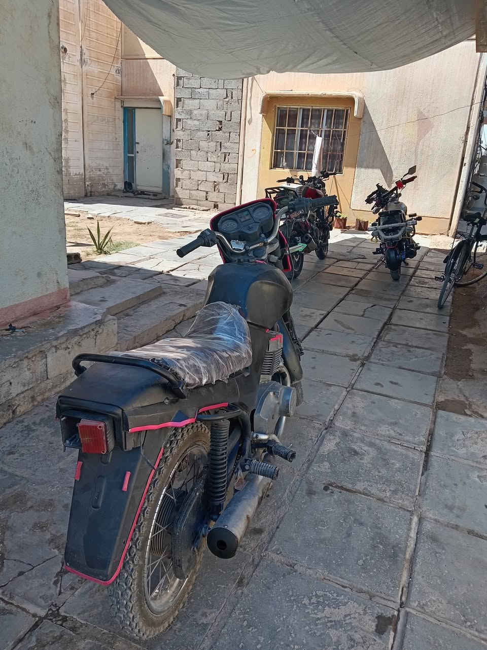 سلام عليكم موطور جاوه لبيع كهربايات شغاله كليته محرك 350 .سعر 500 وبيه مجال لطيبين مكاني العبيدي .***********
