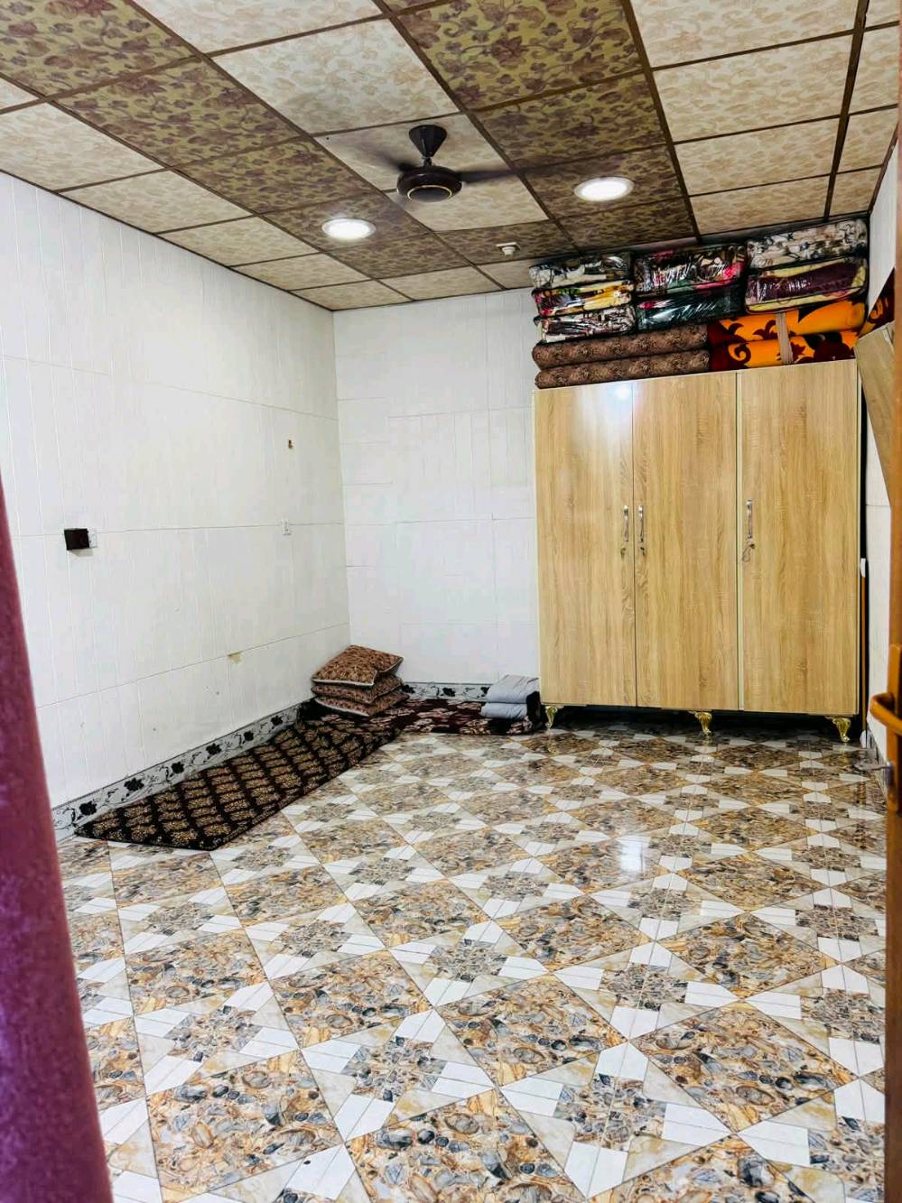 دار للبيع
العنوان حي الاسرى ولمفقودين خلف مول ما شاء الله
المساحه  160م
مواصفات البيت
غرفتين نوم هول استقبال مطبخ حار وبارد وصحيات داخليه وخارجيه
نوع العقار ماليه مضمون
السعر 75 وبي مجال