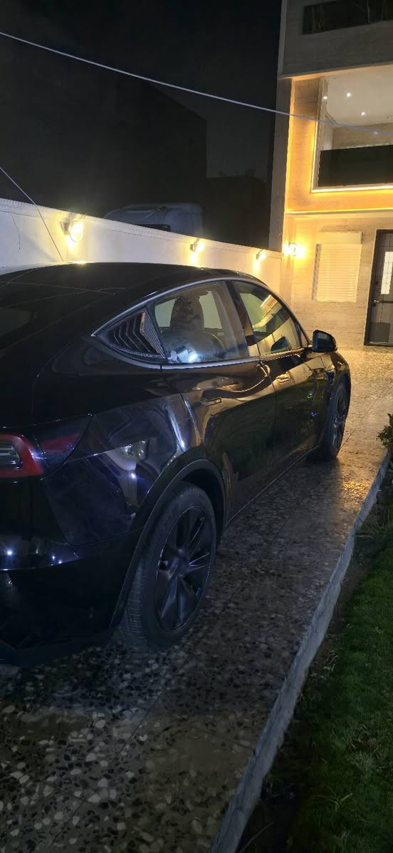 Tesla model y dual motor
دبل ماطور لونك رينج 2024 لون اسود داخل اسود حادثه بابين 

العكس السايق ولوراه بدون ايرباك السياره ماشيه 16كيلو متر 
 
250 وبيه مجال حك الجيه بس 

***********
