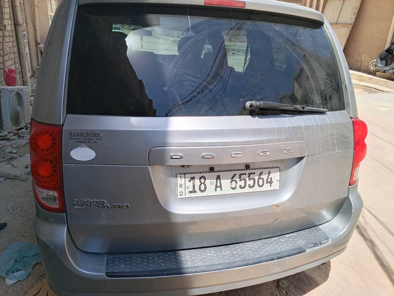 سيارة رائعة و مميزة و يمكن الأعتماد عليها في سفر ومريحة جدا في السفرات الطويلة بين الدول