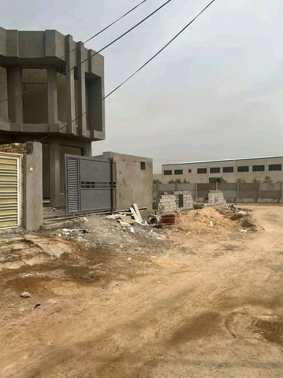 قرب باب الجامعه • ١٥٠م • تسليم مفتاح