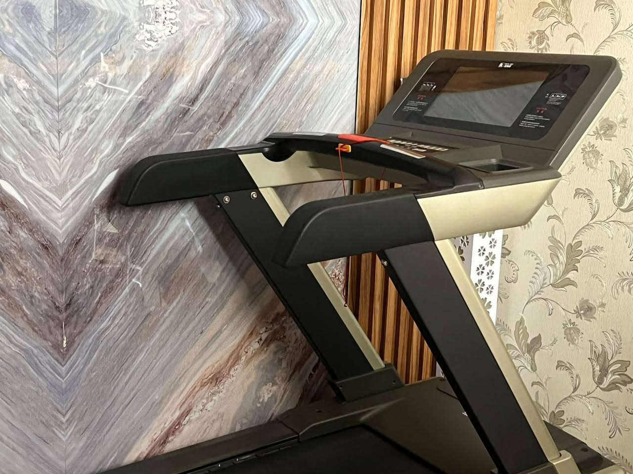 جهاز جري أصلي للبيع 🏃‍♂️
نظيف وحالته ممتازة، استخدام قليل جداً.
للمهتمين والتفاصيل والسعر مراسلة 
***********
بغداد الكرخ
