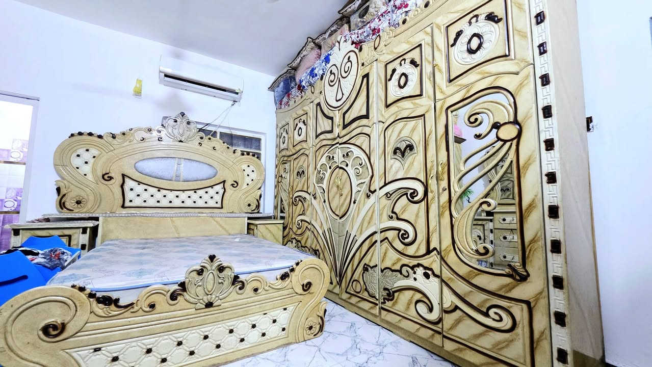 غرفه نجاره عراقيه كنتور ست بيبان طابقين  الغرفه متكونه من ثمن قطع سعرها مناسب خشبها كلش ثكيل كنتور بي رطه خانه وحده سعر800 قفل الناصريه حي شهداء 
  ***********
