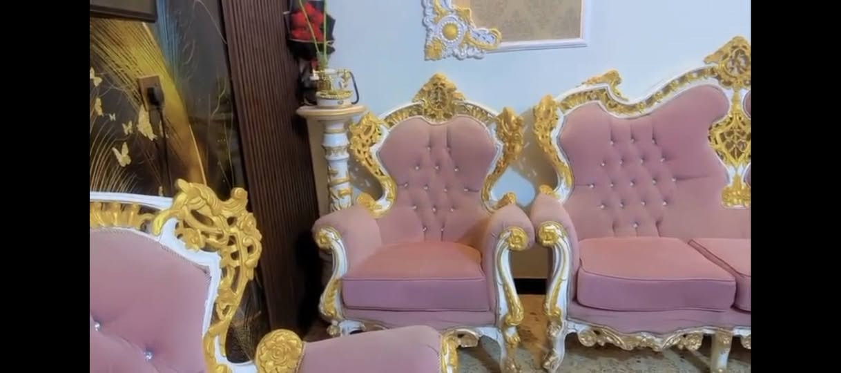 كنبة • بدون تفاصيل