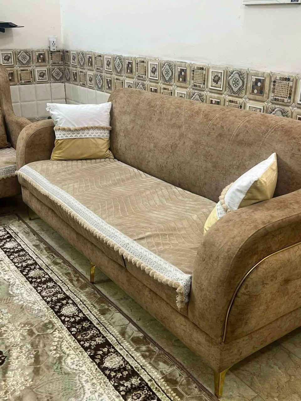 السلام عليكم تخم 14 مقعد يحتوي على 2 كراسي و 4 قنفات للبيع مستخدم 6 اشهر بعده جديد تجي وتشوف بعينك سعره 600 وبي مجال 
العنوان بغداد / القاهرة / الدلفية

للتواصل واتساب 
***********
