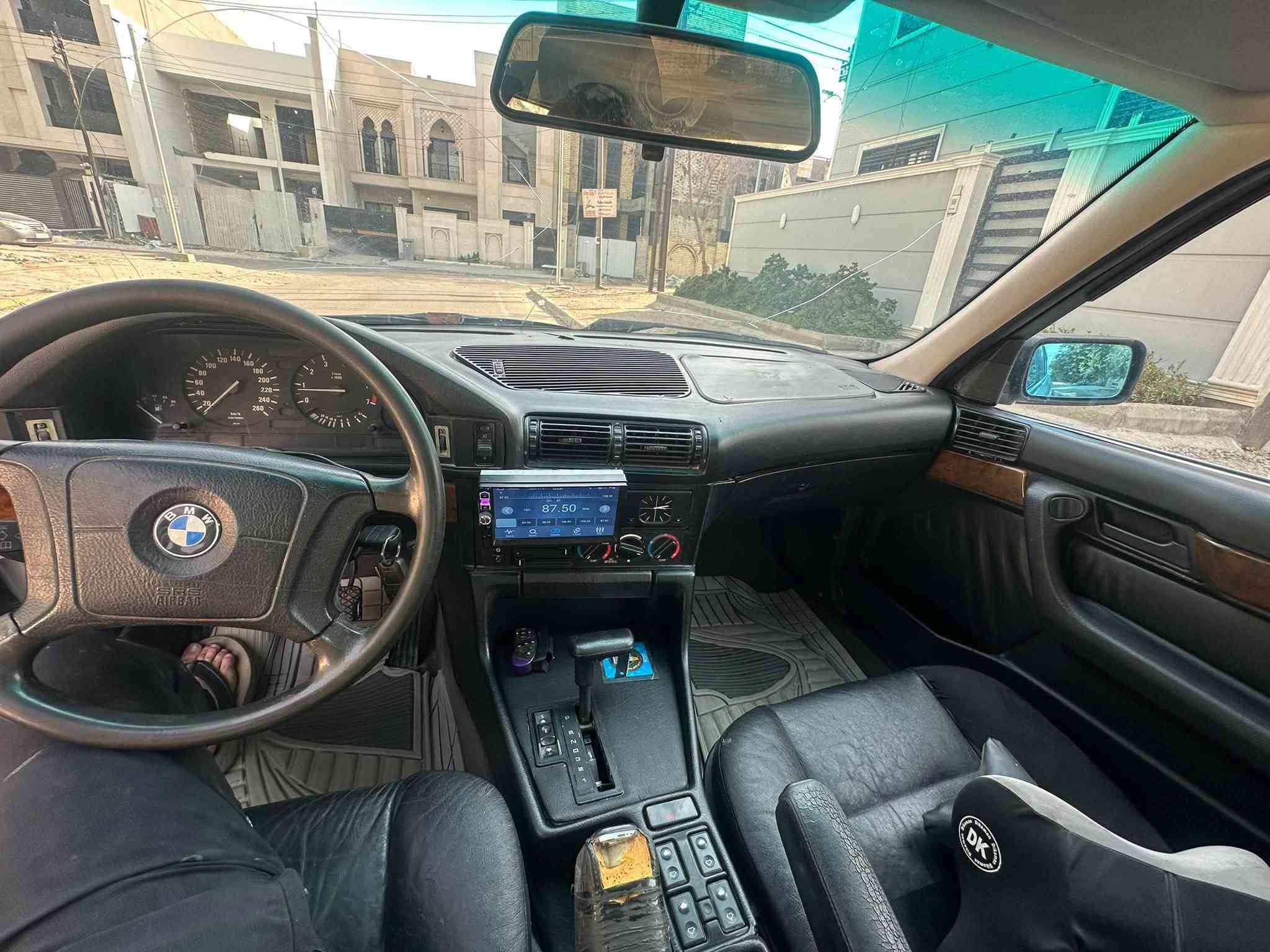 سلام عليكم
للبيع بي ام موديل 1992 اصل
حجم 525  مسكر فانوس اصل بليته وسنويه وارد يابان
صبغ فقط حزم بدون ضرر وبيها جراد شوفت عينك
كير مكينه صدر جديد ترايها شركه ناعمه بشكل
داخل كارتير جلد صاج داخلها كلش حلو تبريد ثلج
اخوان سياره حلوه وناعمه وكلها ع شركه ورقم بغداد بسمي تحويل ثاني يوم هزه جديده سعر 47 وبيها مجال قليل مكاني بغداد حي حطين او الخضراء
