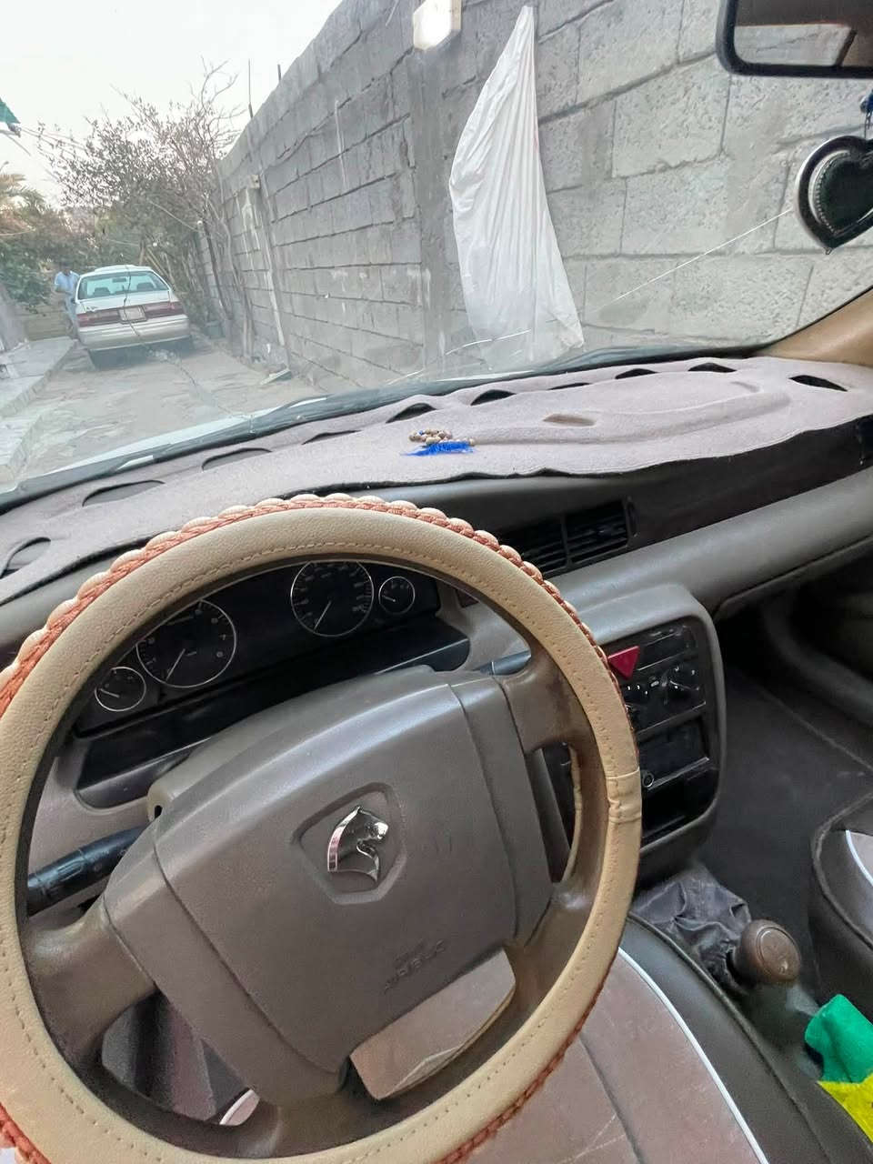 سياره سمند سورن ٢٠١١ للبيع بلاديه بدون صبغ وشوف العين
دعمه مابيه بيه دحجه بالخشم مال الجاملغ وشخود بلباب العبري شرط التحولي بسمي تبريد شغال مكينه نضيفه 
تجي وتشوف قطعتين تبريد رقم بصره السعر ٤٥بيه مجال بسيط حق الجيه 
***********
