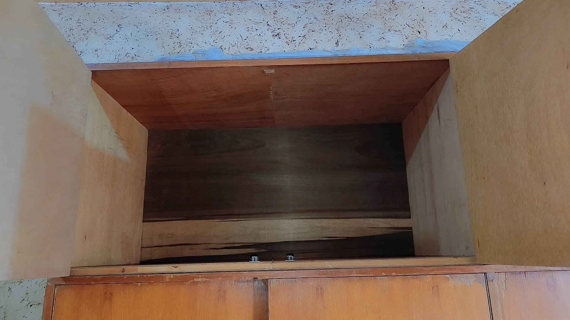 للبيع قيم واخذ غرفة نضيفة اخشاب قوية ونضيفة يحتاجلها صبغ مكاني بغداد
***********

