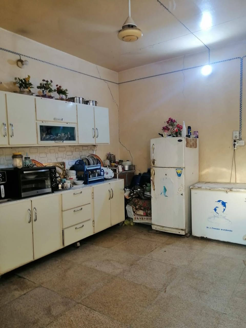 بيت للبيع طابو صرف

الموقع:حي الحضارة خلف مديرية الشرطة مباشرة على الشارع

⭕المساحة 200 متر طابقين

⭕الطابق الاول غرفتين نوم صالة ومطبخ و3 مجاميع صحية وكراج خارجي وحديقة

⭕الطابق الثاني غرفة نوم بيتونة وسطح

للأستفسار ***********
