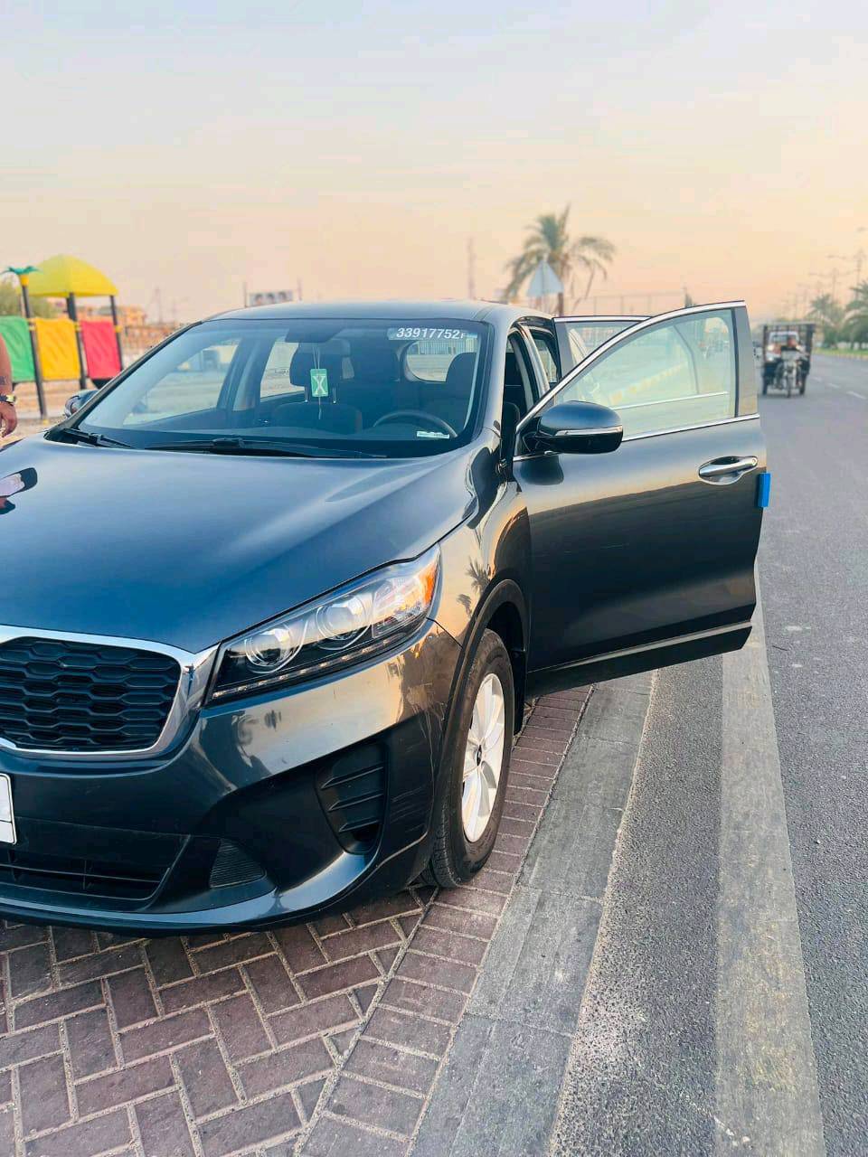 سياره سورينتو موديل ٢٠ تأيرات اهم  جديد حداديه جديده السياره ما بيها بس ملاحاضات بسيطه السياره وارد امريكي حادثها جاملغ اليمين  بس الالمحرك سليم ما بي اي ضرر سياره ماشيه ٤٩ الف ميل تبريدها يخبل لسياره ٤ سلندر السياره بيد موضفه يعني ما متعوبه علكد روحها لدوام. و رجعتها و السياره بأمريكا ماشيه ٣٦ الف ميل و حاليا ٤٩ الف ميل  لسياره عميه وليس فول ما بيها مواصفات ٧ راكب اقتصدايه السياره كامله من كلشي محتاجه بس سائق رقمها بغداد  باسمي ثاني يوم احوالك و عنوانها بغداد   السياره رايدها ب٢٠٥ وبيها مجال لعيونكم للاستفسار ***********