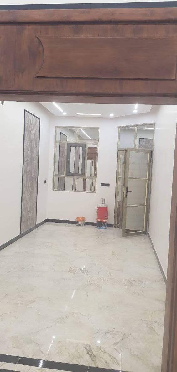 بيت ١٢٥متر قطاع ٣١شارع ٣٠متر شارع النخيل البيت طابقين ٣ غرف نوم وصالة واستقبال ومطبخ وصحيات البيت درجة أولى كامل المواصفات وفارغ السعر ٢٥٠مليون مع المجال للاستفسار مكتب سيد هاشم الذبحاوي النجف الاشرف الكوفة حي ميسان ركن شارع البوريات ***********واتساب نستقبل جميع العروض عرصات بيوت مشتملات راسلونا مع الصور على الواتساب اعلاه
