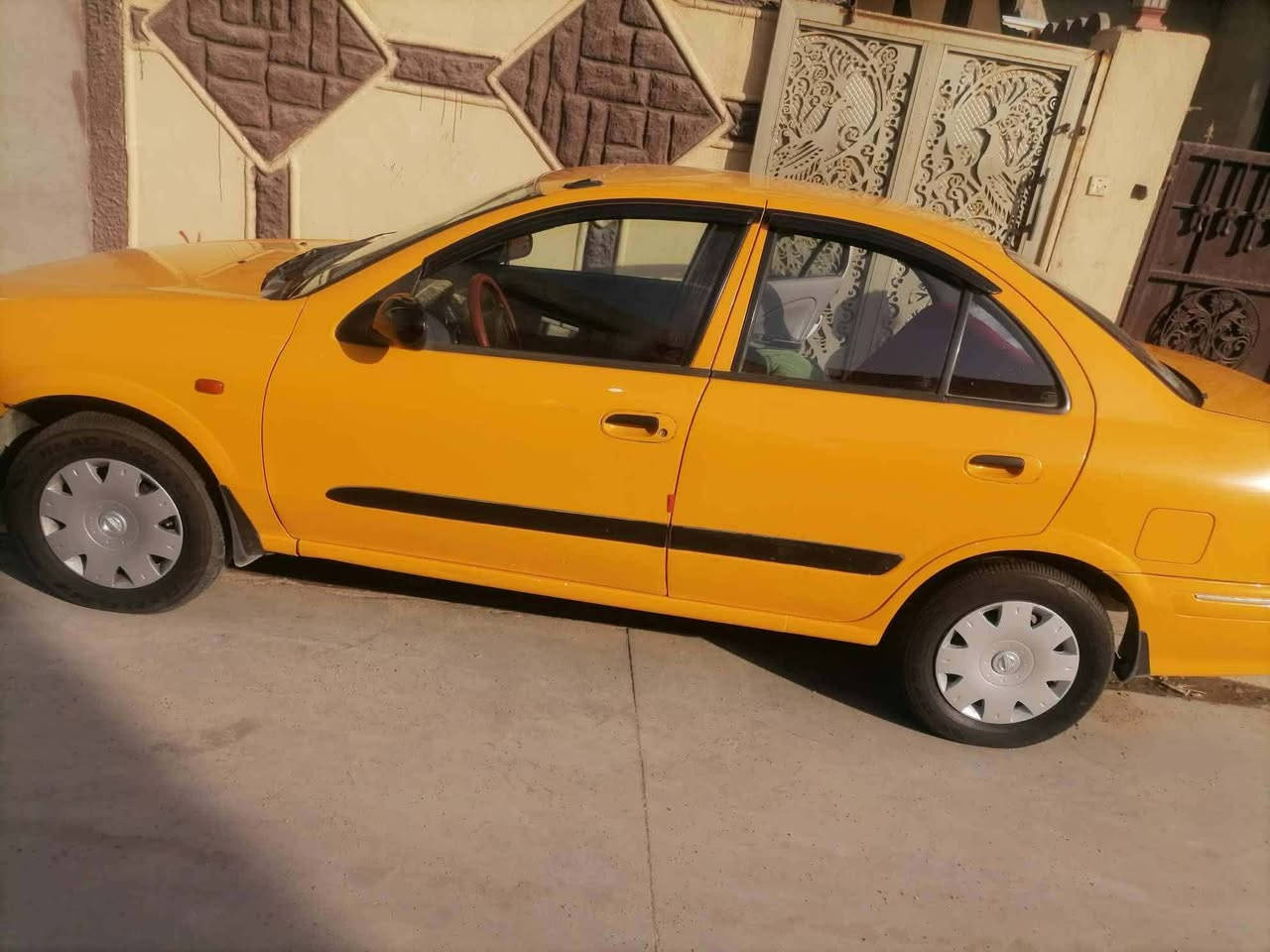 نيسان سني 2001 فول نضافه محرك كير عادي تايرات جديد صدرجديد مفوله دفتر بانزين بيه الستفسار اتصل صاحب السياره ***********. العنوان الصياده الجديده السعر ٥٨ او بيه مجال للشراي
