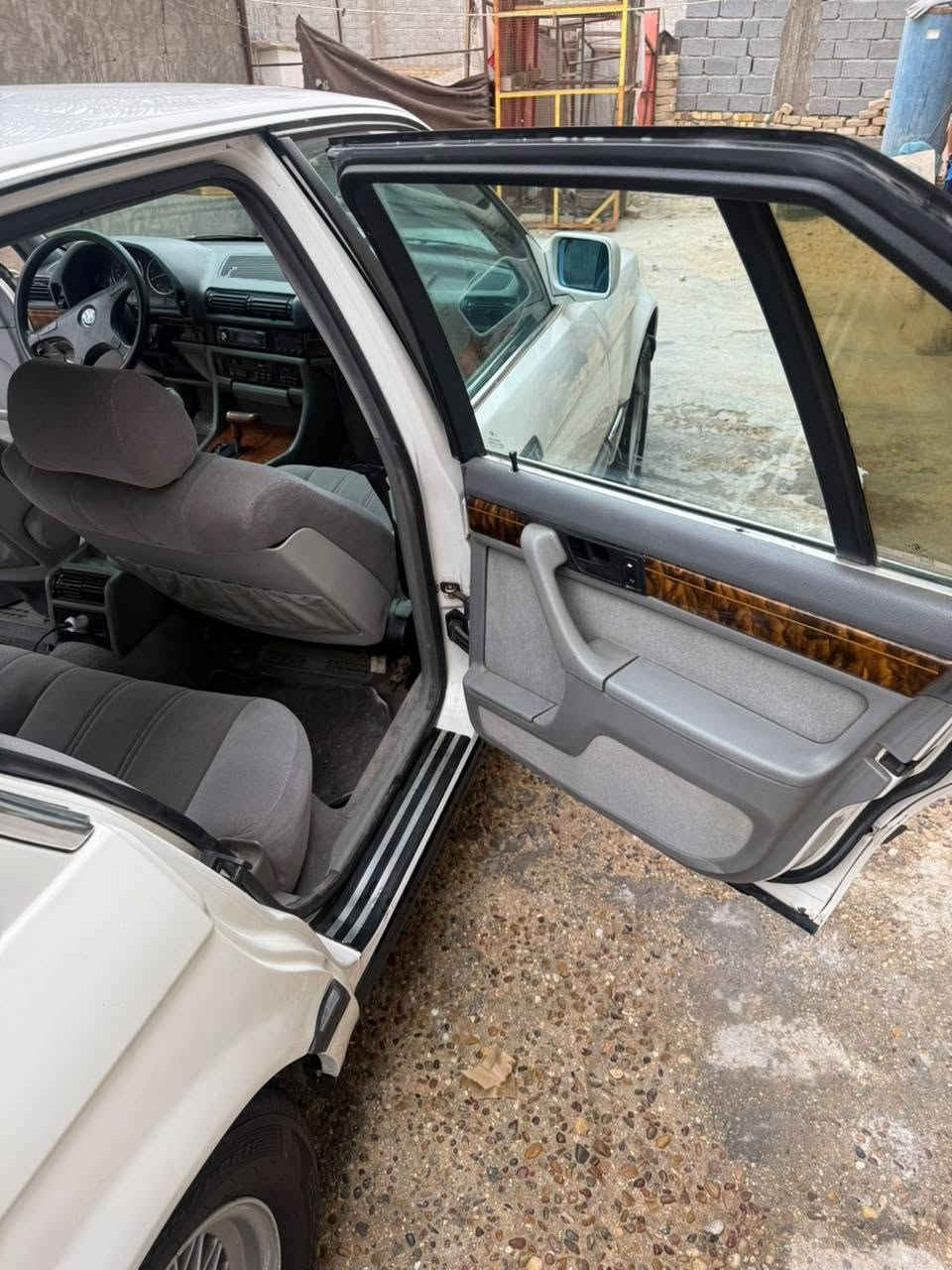 بي ام 735 • E32 • بانوراما