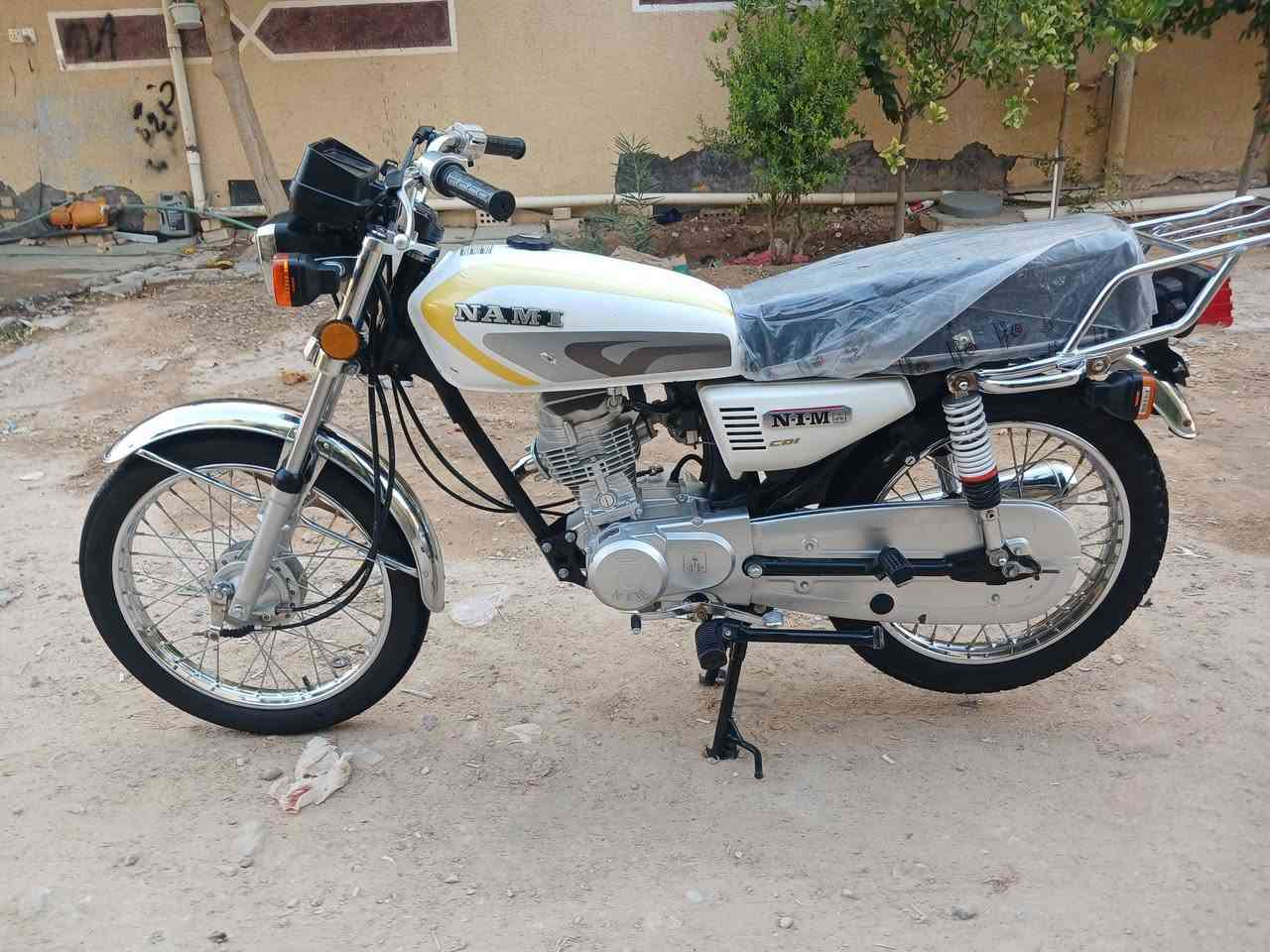 سلام عليكم  نامة باب اول3احرف متياز موديل 25طالة ب26 اوراق سكنر  دراجة كامله مابيها نقص برغي  كهربايات شغالة 
مكينة مامدودة عليها سبانة   السعر 600بيه مجال بسيط شراي يتصل *********** مكاني كربلاءحي السلام
