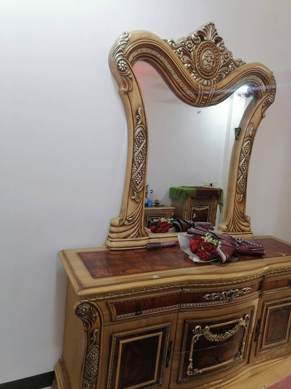 غرفه للبيع سعر 250 وسعر دوشك 60الصلي مكاني بوبيات شراي يتصل او يراسني وتساب ماسنجر ماعندي***********
