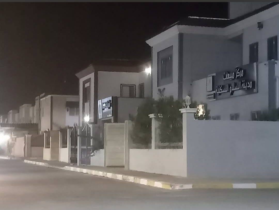 دار للايجار في مجمع السلام السكني/النجف الأشرف
👑منزل مثالي للعائلات الباحثة عن الراحة، الهدوء، والمساحة الواسعة داخل أحد أفضل المجمعات السكنية.
📍الموقع:مقابل جامعة الكفيل وقريب لمركز المدينة 
إذا كنت تبحث عن منزل واسع، راقٍ، وجاهز للسكن، فهذه فرصتك
✨ المواصفات:
📐 المساحة: 200 متر على ساحة
🏠 طابقان
🛏️ 3 غرف نوم
🛋️ مؤثث وجاهز للسكن
✅الطابق الأرضي: استقبال + صالة + مطبخ +غرفة نوم+صحيات
✅الطابق الأول: غرفتين نوم+صحيات
مكتب ابو رضا للعقار 
📌عنوان المكتب/حي القادسية-مقابل مجمع عماد سكر قرب فلكة المطار 
📞 للاستفسار فقط الاتصال على الرقم ***********
