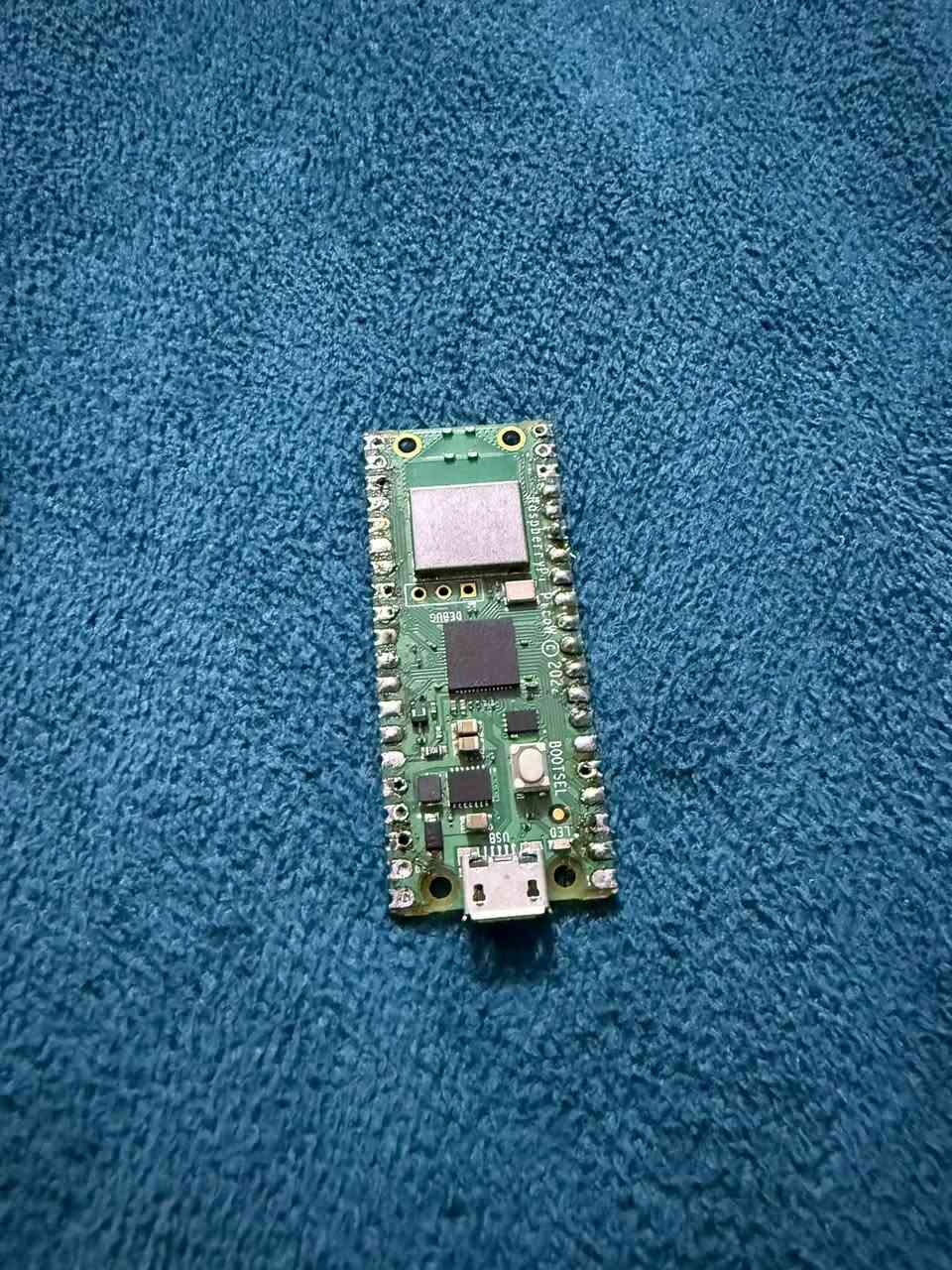 متوفر Raspberry Pi Pico W قطعة وحده
مايكروكنترولر يدعم الواي فاي 

بدون بينز

يجي وياه كيس صناعة 3d
