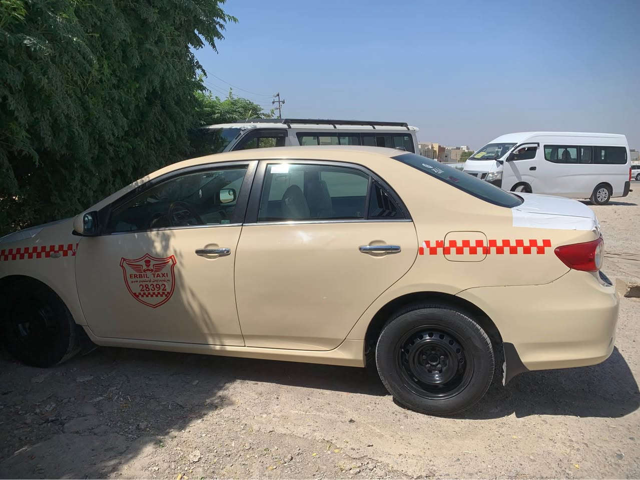 بيكاشؤ بيلاد تةكسي ٢٠١١  لؤ فرؤشتن بةس بؤنيتةكةي سبوغة سي چوار جيگاي بچوكي تةحديلة گير و تةبريتي بةشةرت مةچينةكةي كةمةك دوكةري هةية نرخي ١٢٠ وةرةقة و مةجال *********** شقلاوة, أربيل
