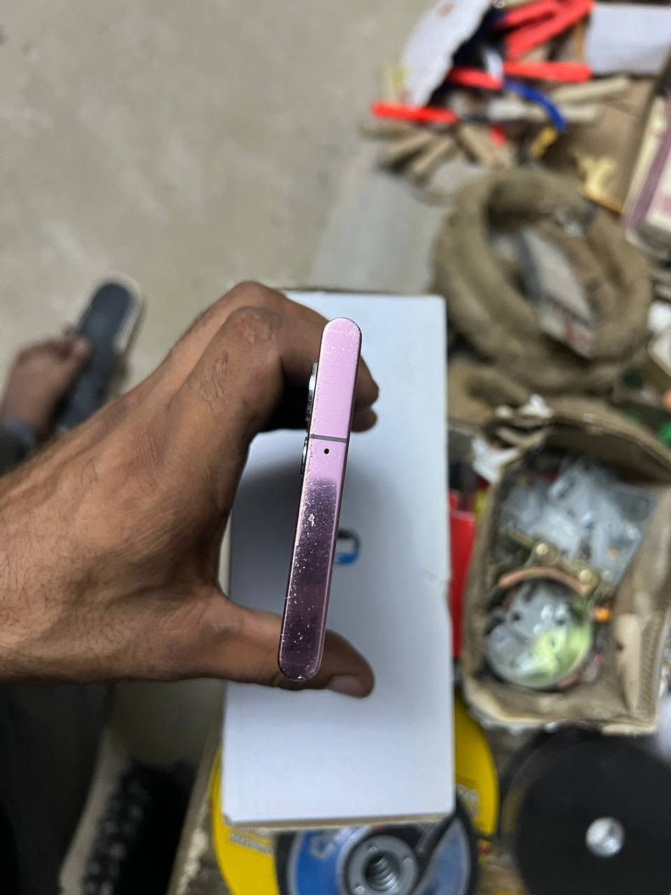 سامسونك الترا S 22 للبيع نضيف مثل ماموضح بالصور مكفول من تبديل والفتح سعر 650 وبيه مجال بطاريه 5000 ذاكره 256 دبل شريحه ***********
