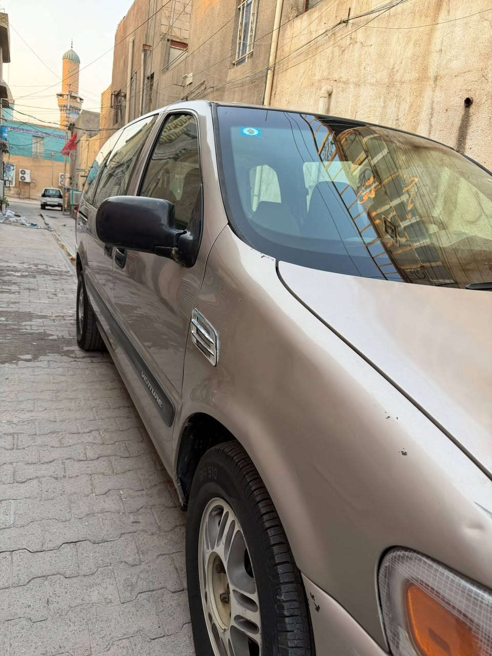 السلام عليكم سياره  للبيع شوفر 7راكب عائلية مديل 2000رقم نكليزي دولي بغدادباسمي سنويه  لغايه 31مواصفات السياره 6سلندرمحرك 3400ويل كب تخم تاير باتري جديد تبريد3قطع دواخل كلش نظيفه كهربائيات كله شغاله السعر 42وبيه مجال رقم بغداد  مكان السياره بغداد مبايل -***********

