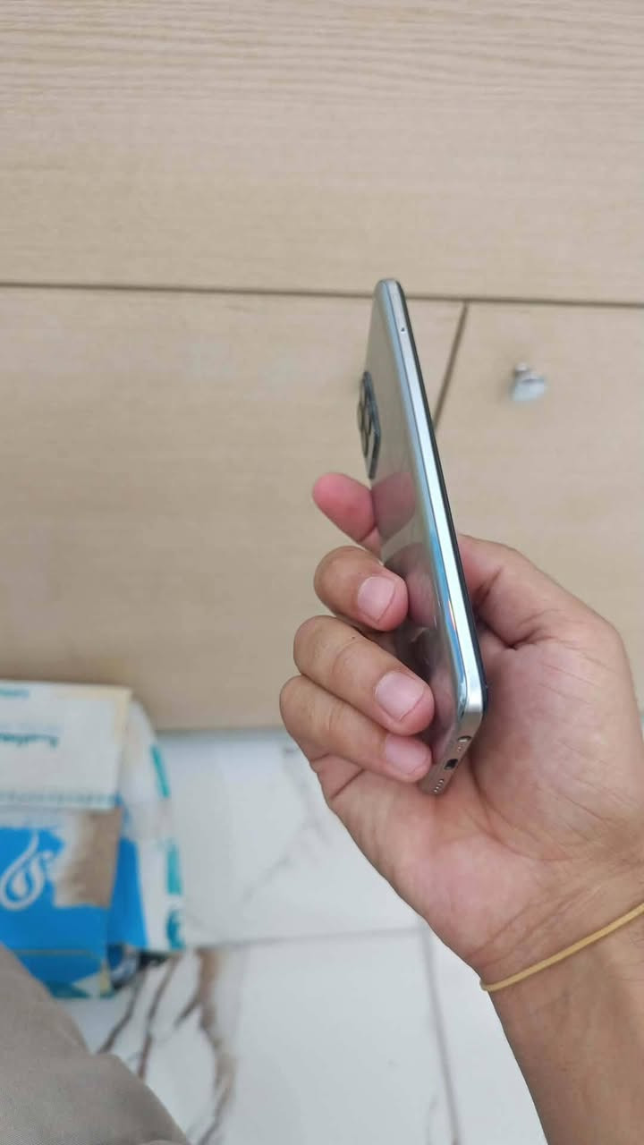 للبيع ريلمي 8 جهاز نضيف وبلادي شرط ما مفتوح السعر 150شراي اتصل عل رقم ***********او مراسلت صفحه خاص مكاني حويجه قريه اذربان
