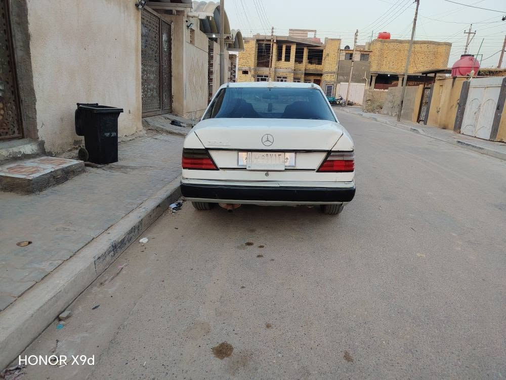 سياره مارسيدس دب مكينه وكير ثنين ونص خير من الله رقم بغداد السنوية لغيت 29 مكان السياره البصره قضاء المدينه السعر 28وبيهه مجال شراي يتصل *********** المدينة, البصرة
