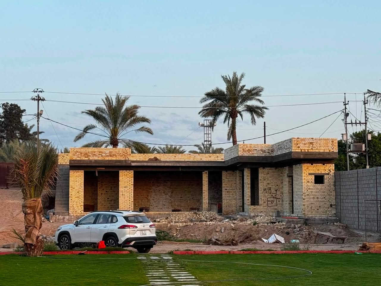 الصويره - الشجيريه
للبيع شاطيه مساحه 1 دونم طابو زراعي 
تحتوي على استراحه مكونه من 2 غرف نوم وصاله ومجوعة صحيات
وتحتوي على جلسه خارجيه مطله على نهر دجله 
تحتوي على باربكيو للشواء 
تتوفر كافة الخدمات ماء اساله كهرباء تبليط 
@إشارة
***********
