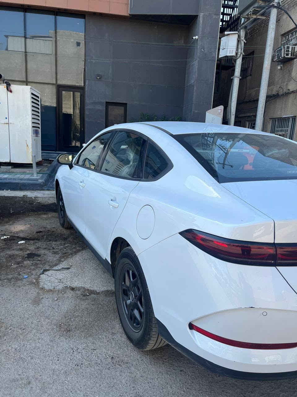 السلام عليكم
كن بلاصBYD موديل 2025  ماشية 10000كلي شحن وبانزين رقم بغداد مميزالسياره جاهزه  داخلها زيتوني بيه طخات بسيطه موضحه بلالصور منشوره  السعر 19100مليون  وبيه مجال بسيط للاستفسار ***********مكان السيارة بغداد المنصور
