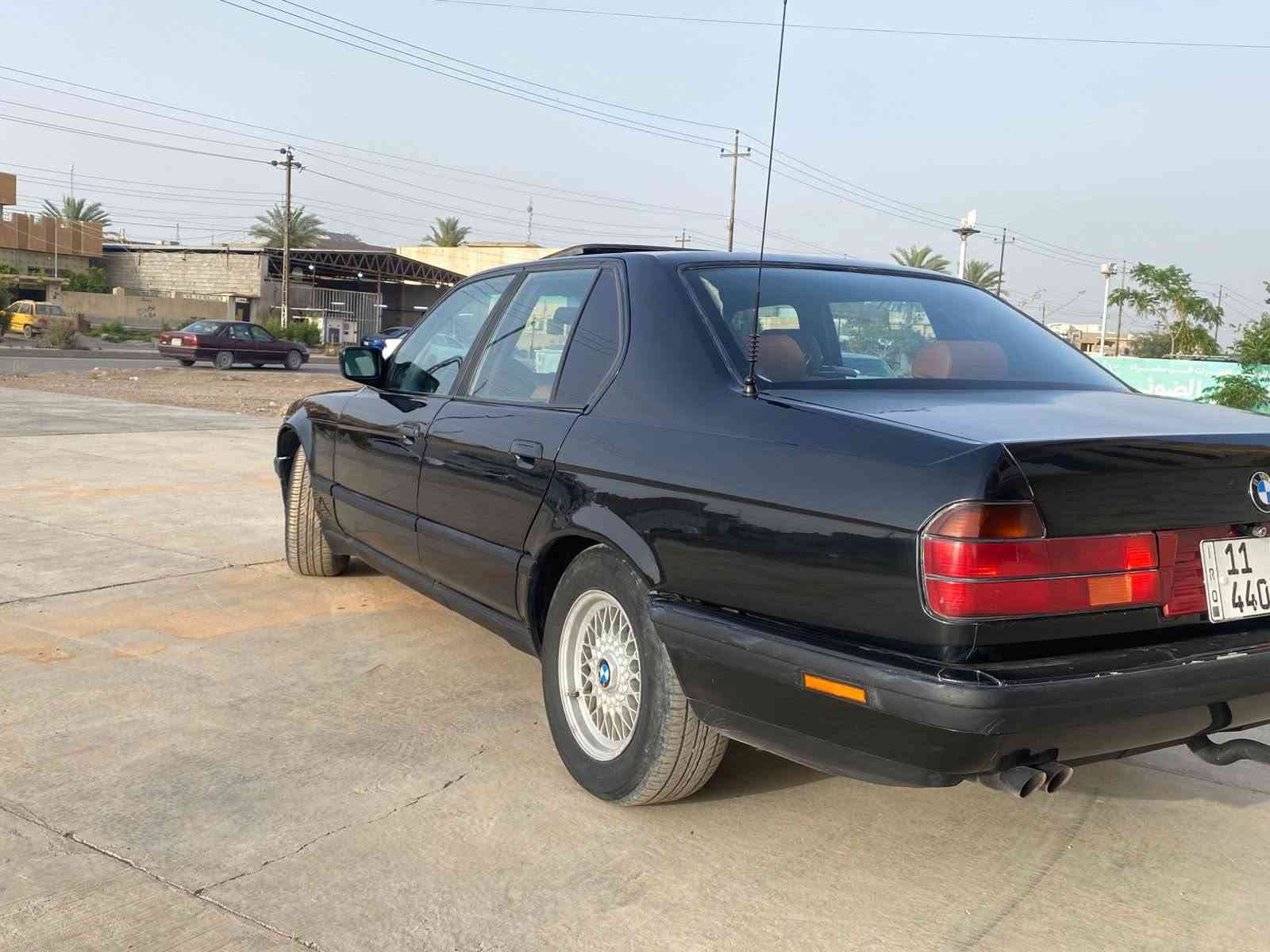 سلام عليكم 
BMW 730
 رقم بغداد دولي شرط التحويل. محرك بلاد + كير أوتوماتيك مكفولات منضومه تبريد جديده ثلج ❄️ 
حداديه امامي خلفي ويل كب خليه كهربائيات كلها شغاله 
غرفه جلد مشمشي كهرباء شغاله كيچات كلها شغاله 
سنتر لوك 4 جام كهرباء تصعيد الجام والسلايت بالسويج  صبغ جماليه بدون حادث 
( بيها منضومه غاز شغاله 100/100) 
مكاني سامراء سعر 60 بيها مجال للشراي 
***********
