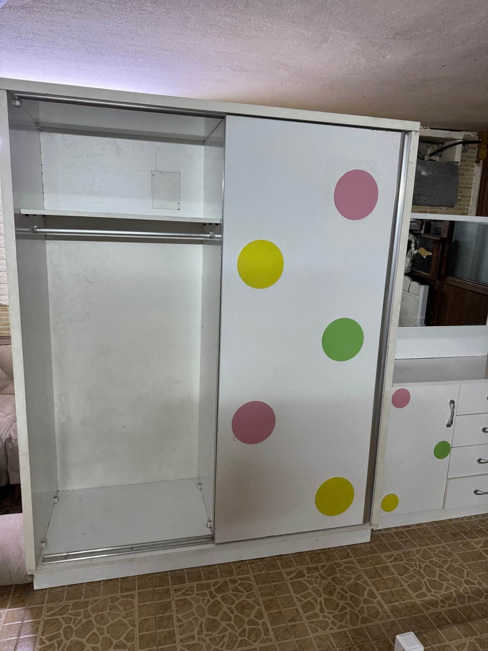 غرفه نوم بناتي 4 قطع تركي خشب mdf سرير حديد

السعر  150 الف 

عنوان اربيل بختياري

***********  /***********/*********** أربيل, العراق

