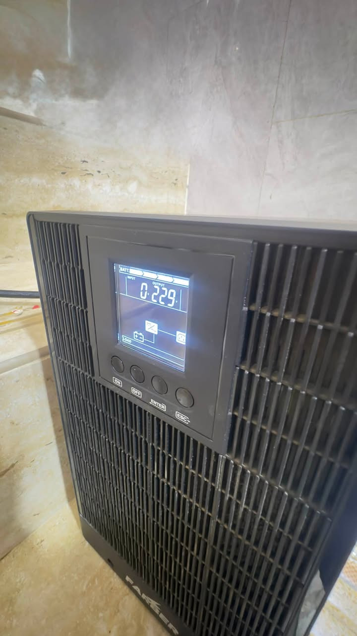 السلام عليكم 
UPS FAKSER 3KVA / 2700W للبيع
حالة ممتازة وشغال بصورة طبيعية واستخدام اقل الشهر.
🔹 الموديل: FA-UPS-C72V-3KVA-1PH
🔹 القدرة: 2700W
🔹 السعة: 3KVA
🔹 Input: 220–240V
🔹 Output: 220–240V

السعر: [520]وبي مجال
مكاني الأنبار -الرمادي-يوجد توصيل 🚚 .

للتواصل عبر الواتساب
***********

او الاتصال عبر الرقم

***********
