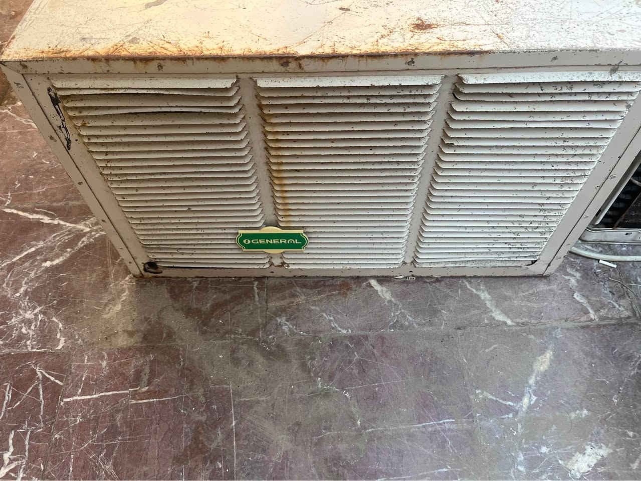 السلام عليكم ورحمة الله وبركاته 
مكيف جنرال ياباني 
بلادي وغاز الشركة 
تبريد ممتاز وعلى الفحص 
السعر ٢٧٥ الف 
الجهاز نقص وجه فقط 
مكاني الاعظمية 
موبايل ***********
مهندس طارق بغداد, العراق

