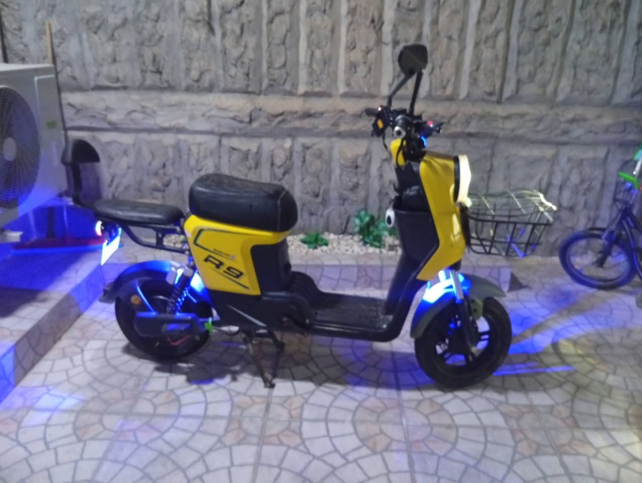 سلام عليكم دراجه البيع R9 لون اصفر الدراجه فول مواصفا سعرها200بيها مجال الدراجه بيها عطل ملف فقط لاستفسار***********

