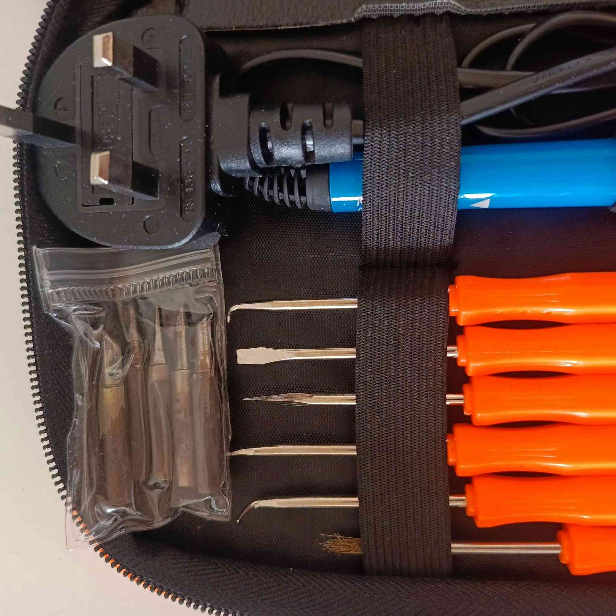 متوفر حقيبة تحتوي على مجموعة أدوات كاوية لحام كهربائية (Soldering Iron Kit) بقدرة 60 واط مع ملحقاتها المتعددة مثل رؤوس الكاوي، ومصاصة القصدير، والملاقط.

السعر 15
يوجد توصيل الى جميع محافظات العراق
امزون الديوانية للبث المباشر
