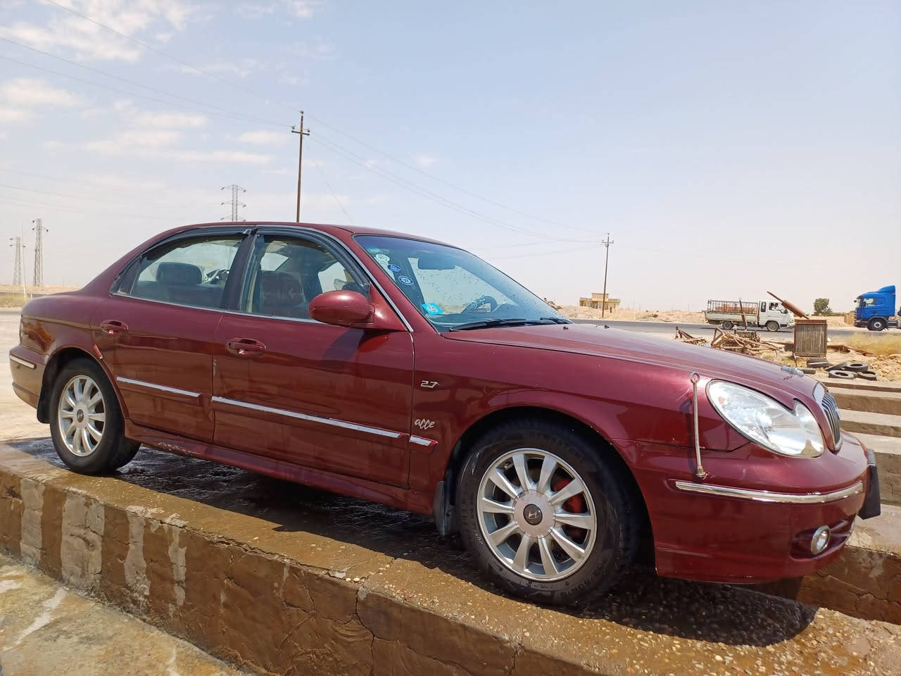 سلام عليكم 
سياره سوناتا لل بيع 
موديل 2005 
محرك 6 سلندر 
لون ماروني السياره مصبوغه عام وهسه جارده 
حادثها بل جنطه 
كير اوتماتيك 
الكشنات نص جلد ونص قماش 
بيها شاشه وبيها لايتات زينون اماميه وفتحة سقف 
محرك 2.7 
ماشيه 193 الف 
ارضيه مدوشمه
الاستفسار 
***********
