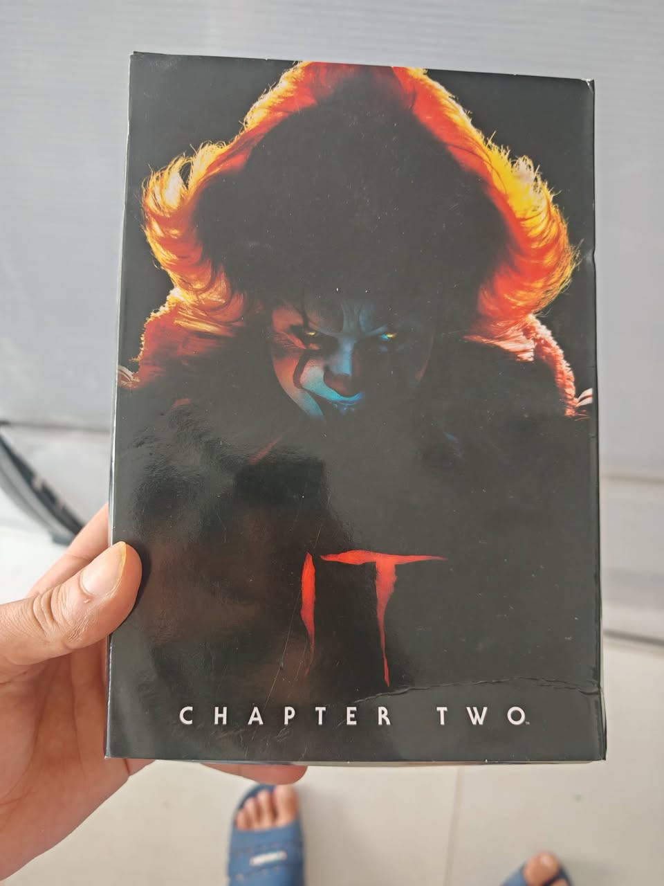 IT: Chapter Two – Pennywise Action Figure 🎈
مجسم عالي التفاصيل لشخصية Pennywise من فيلم IT: Chapter Two، بتصميم دقيق وطلاء مميز يجسد أكثر تفاصيل الشخصية رعبًا.
✨ المحتويات:
4 رؤوس قابلة للتبديل.
عدة أيدٍ قابلة للتبديل.
البالون الأحمر الشهير.
مفاصل حركة متعددة لعمل وضعيات مختلفة.
مناسب لهواة جمع المجسمات، عشاق أفلام الرعب، وللعرض في المكتب أو غرفة الألعاب.

تفاصيل واتساب ***********
