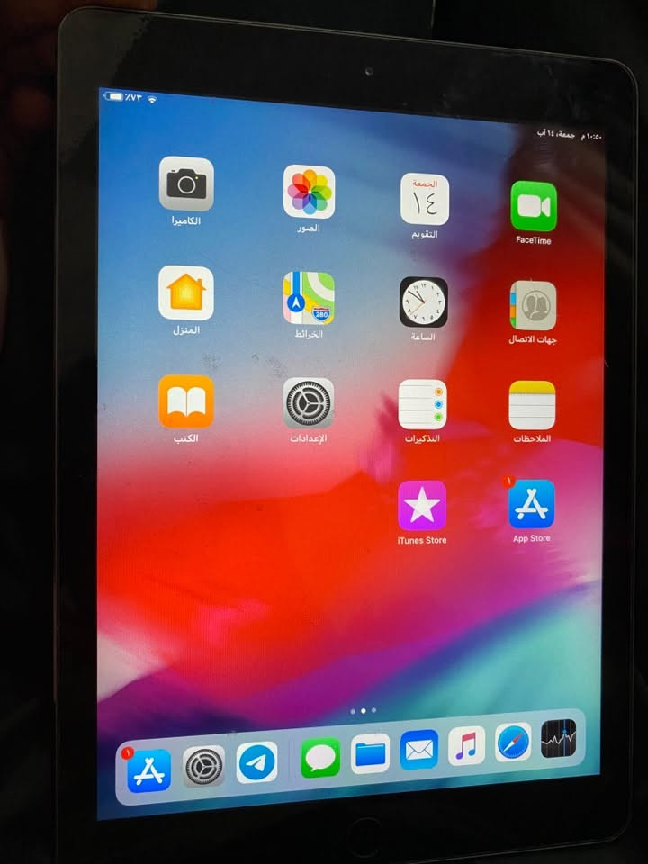 سلام عليكم iPad Air للبيع نضيف جدا زلغ مابي كله شغال اي مشكله مابي  للتواصل ***********
