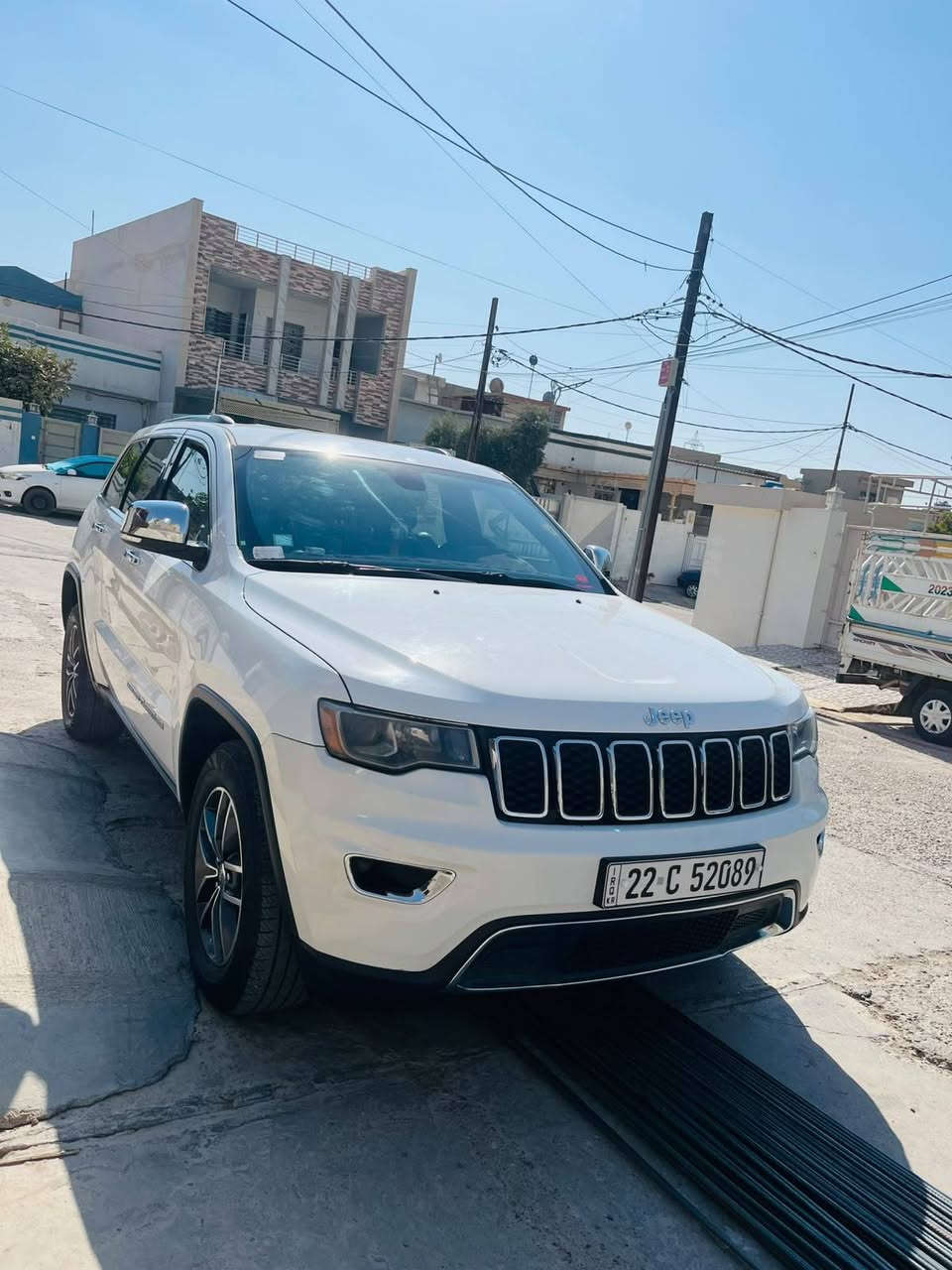 Jeep laredo2017 كلين 
سه ياره كه فوله به س سلايت نيه 
142mi رؤشتوه
ره قم ته له فؤن ***********
سعر 225مه جال كركوك, العراق
