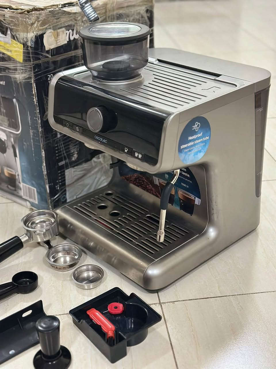 السلام عليكم عندي مكينة قهوه اسبريسو مستخدم نظيف ماركه اسبانيه سيسيكتك للبيع
غراضها كامله كما موضح بالصور بس عصا التبخير يذب مي ضعيف ينقط والتبخير شغال عادي مااعرف شنو سببها 
لان متروكه ومزدوده الفوهه اريد ابيعها ع حطتها شغاله شرط الفحص حط سعرك وراسلني خاص وتدلل السعر الي يناسبني ابيع 
*********** واتس وموجود توصيل
